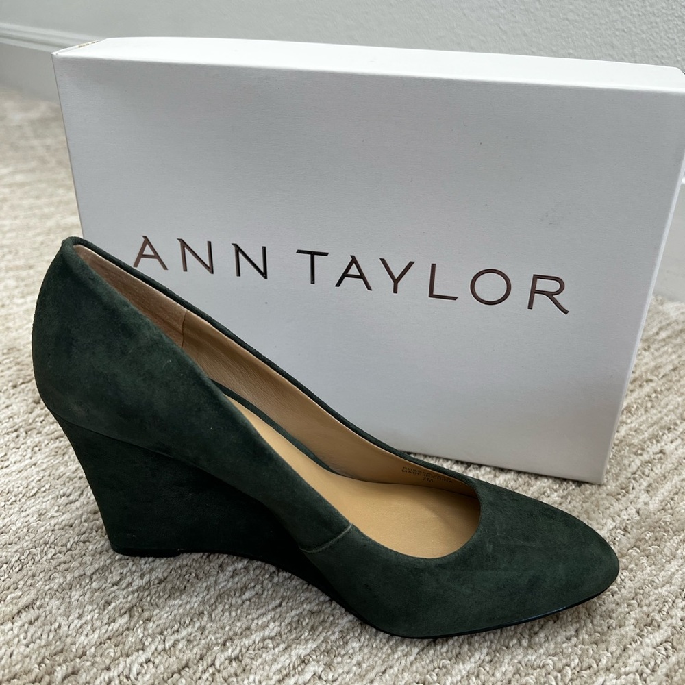 Ann Taylor classic wedges! Perfect color for the holidays!